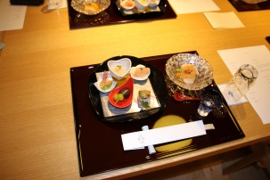 Kleine Köstlichkeiten, im Ryokan serviert