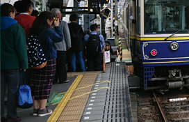 Anstellen am Bahnsteig