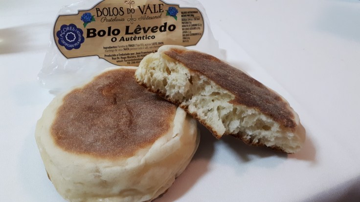 Bolo Levedo