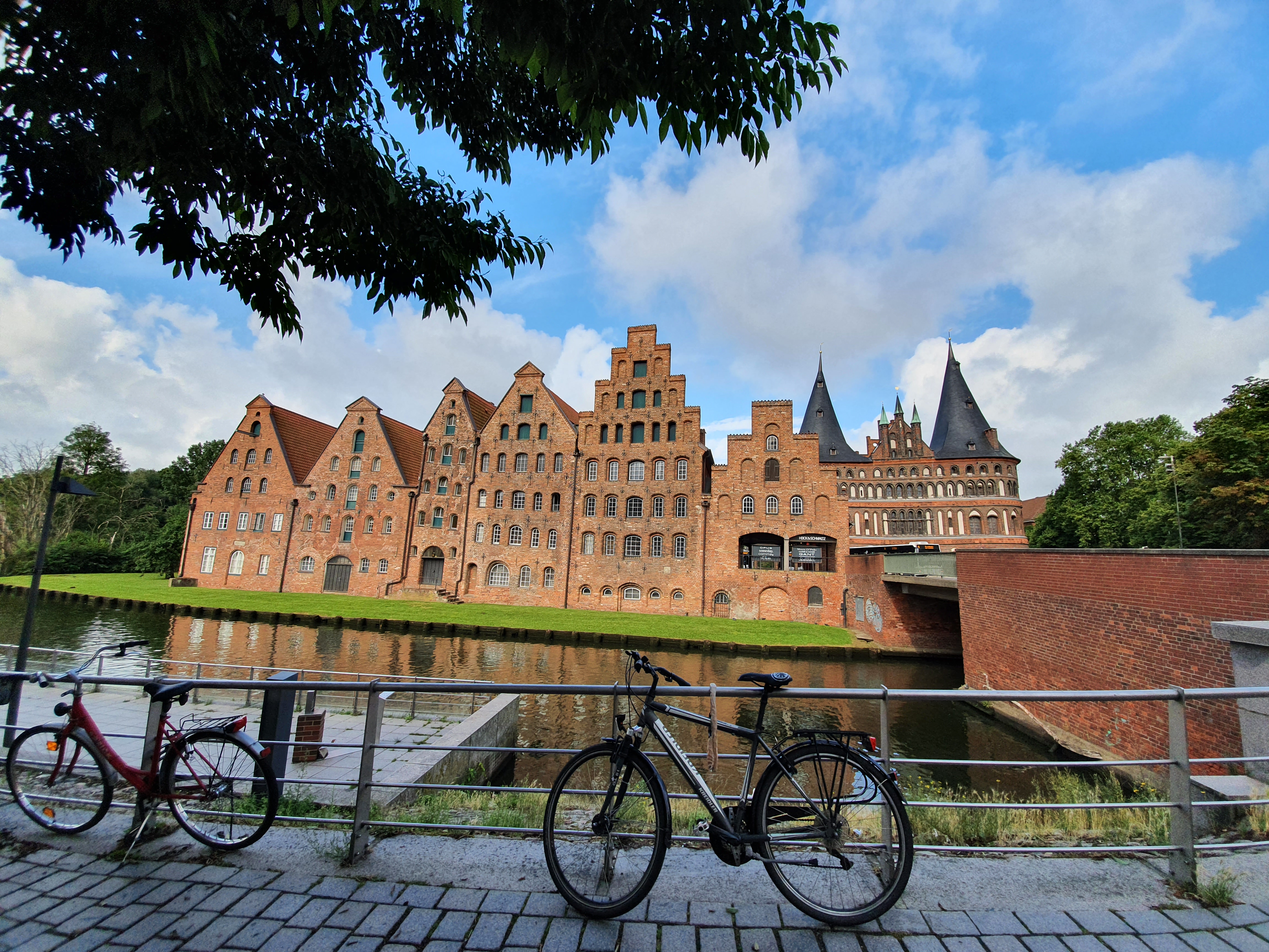 Lübeck Salzspeicher und Holstentor