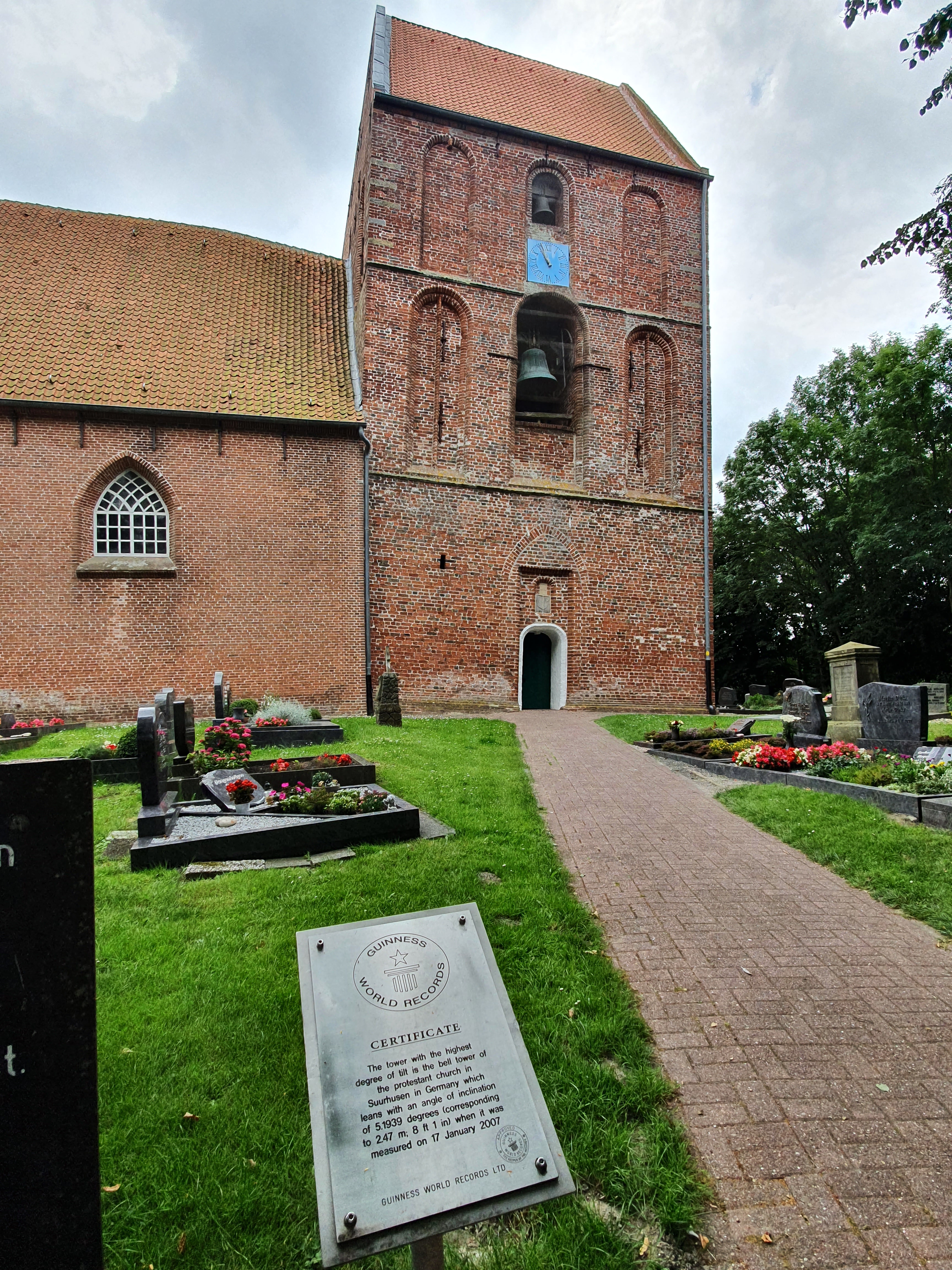 Der schiefste Turm der Welt in Suurhusen
