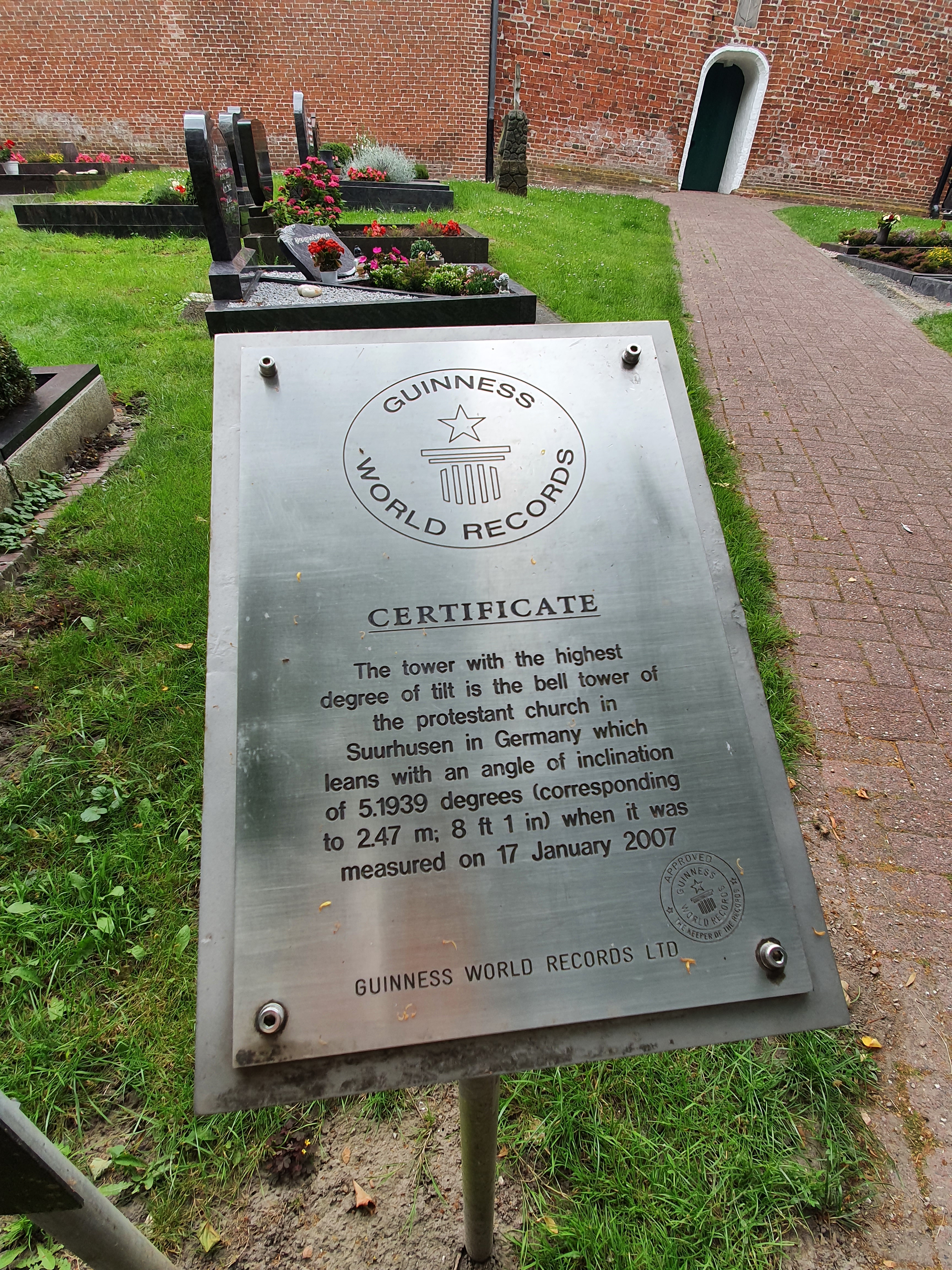 Der schiefste Turm der Welt in Suurhusen