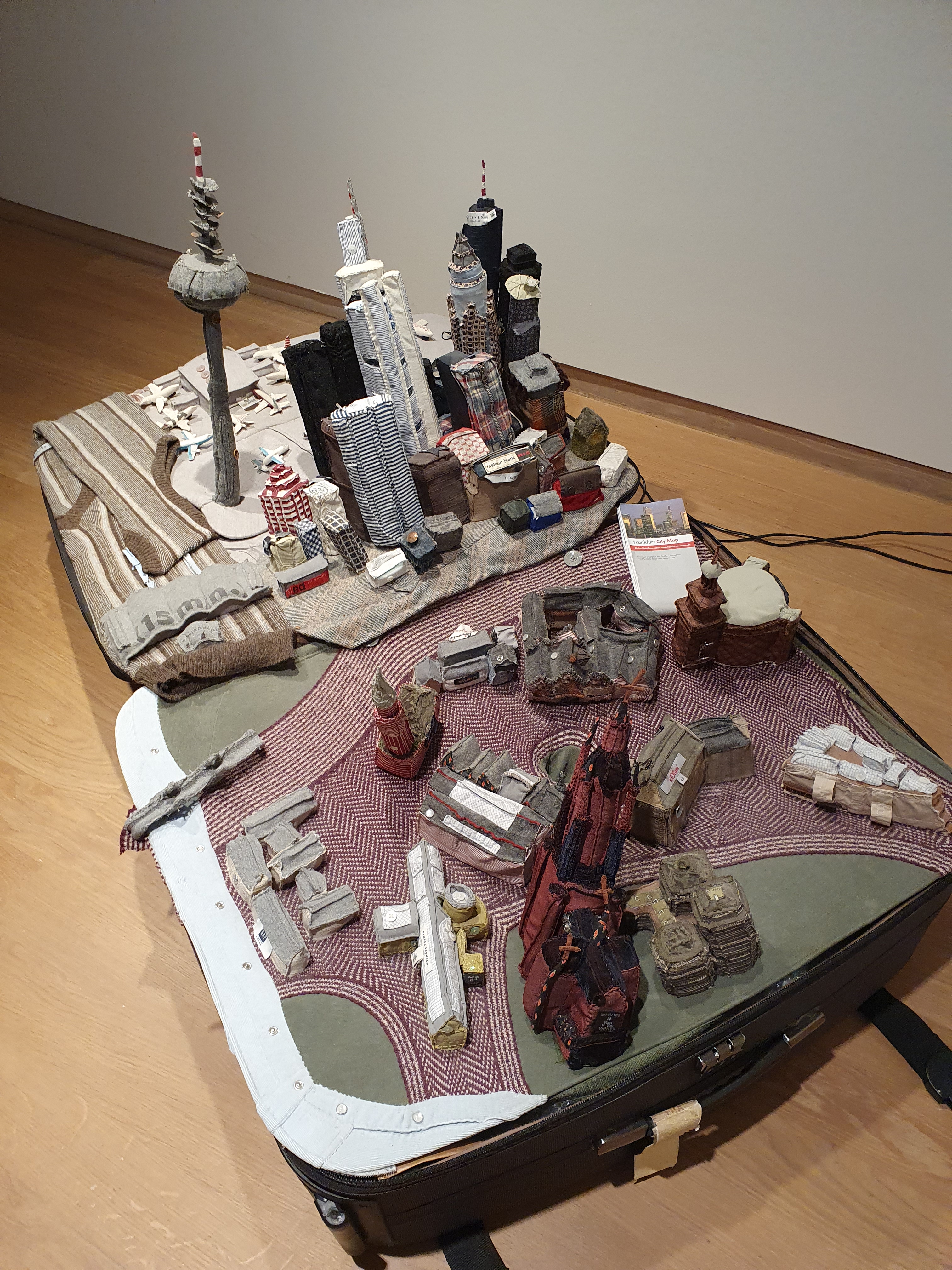 Yin Xiuzhen: Portable City Frankfurt