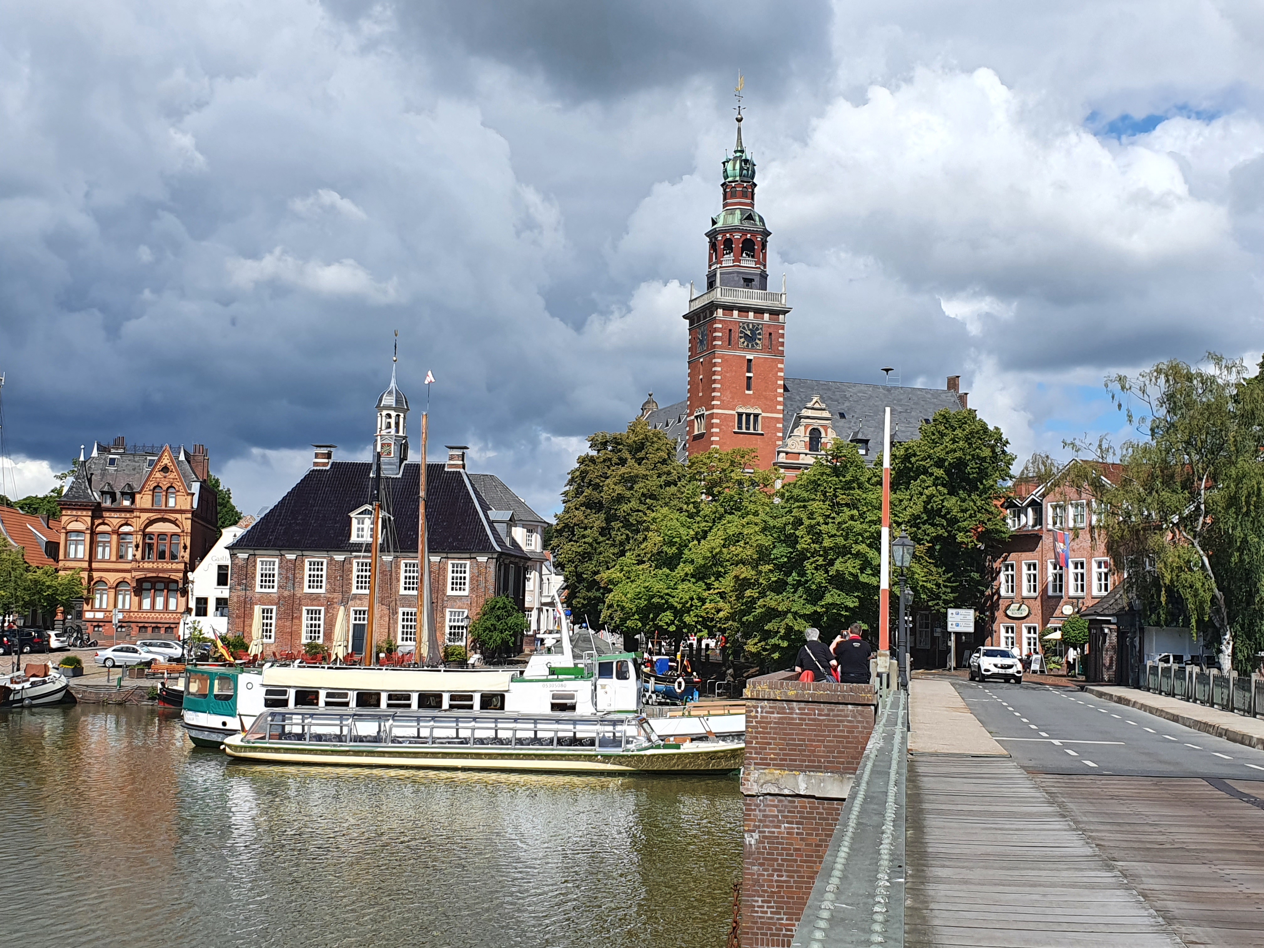 Rathaus und Waage Leer