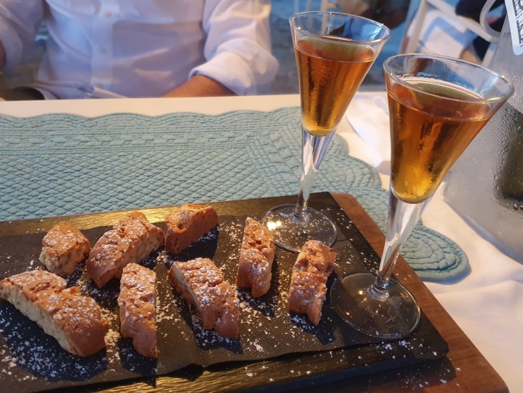 Sciacchetrà mit Cantuccini