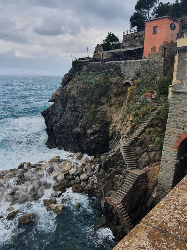 Riomaggiore Blick auf A Pie de Ma vom Bahnhof aus