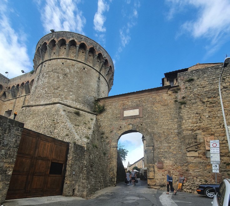 Volterra Stadtmauer mit Eingangstor