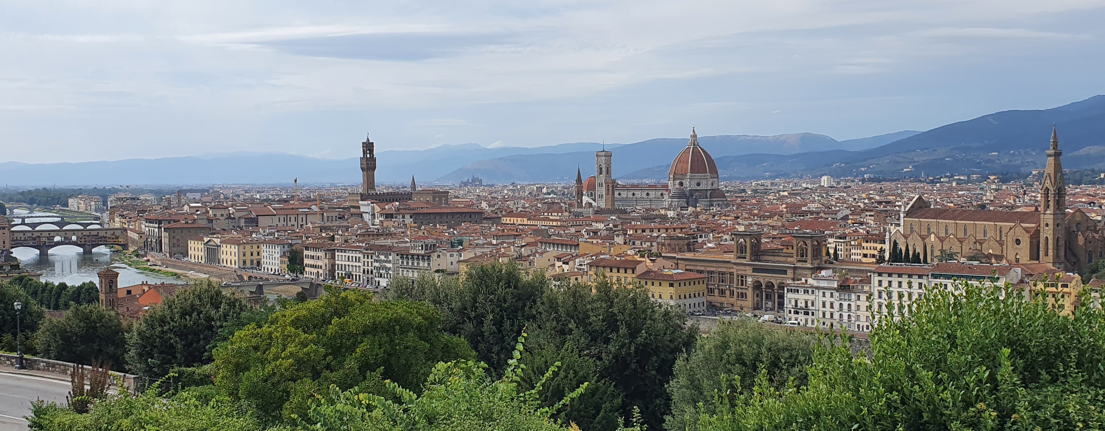 Florenz mit Arno, Ponte Vecchio, Dom und Altstadt von der Piazzale Michelangelo