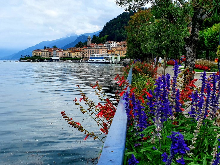 Blick auf Bellagio von Uferpromenade