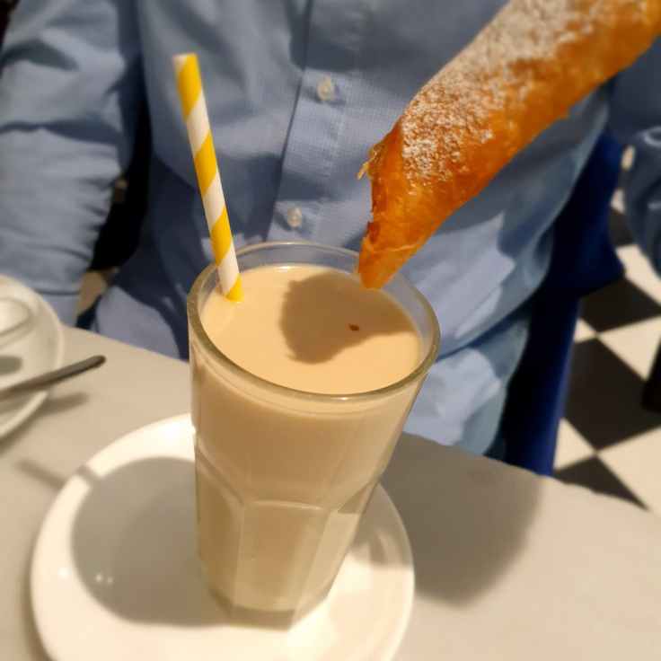 Valencia Horchata de chufa Erdmandelmilch und Fartons