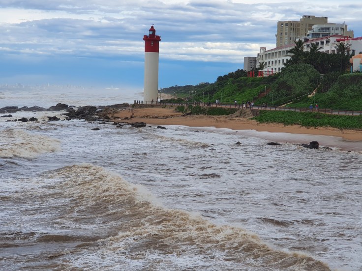 Promenade mit Leuchtturm vor Oyster Box Umhlanga