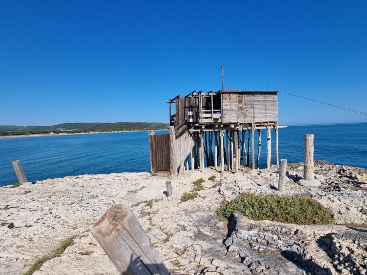 Apulien Gargano Strand Spiaggia di Scialmarino mit Trabucco