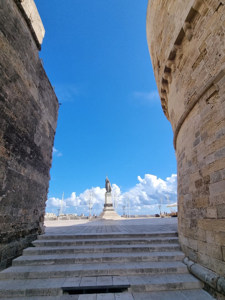 Otranto Lungomare degli Eroi - Statue für die Märtyrer