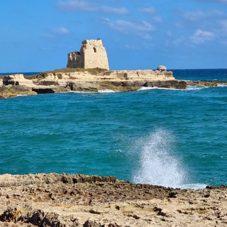 Grotta della Poesia und Torre di Roca