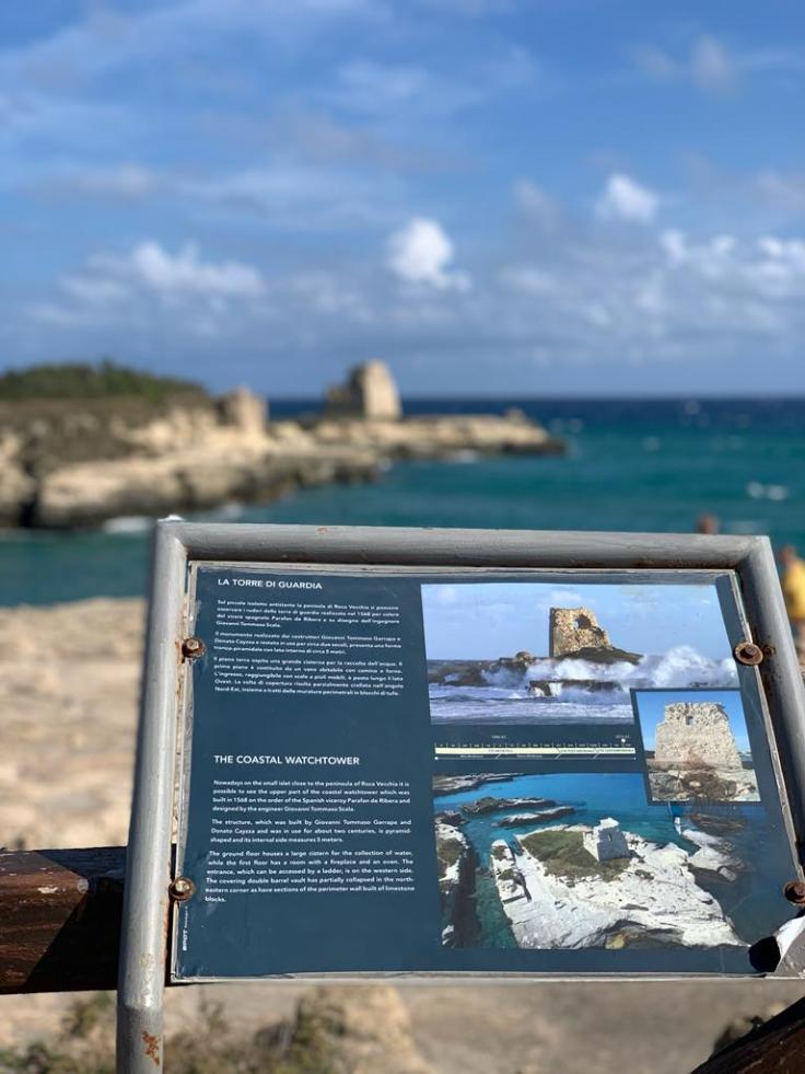 Grotta della Poesia und Torre di Roca