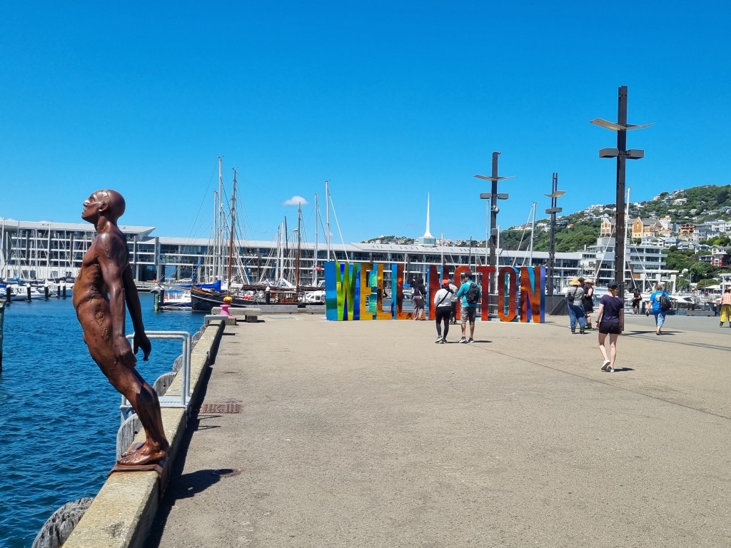 Wellington Sign und Solace in the Wind