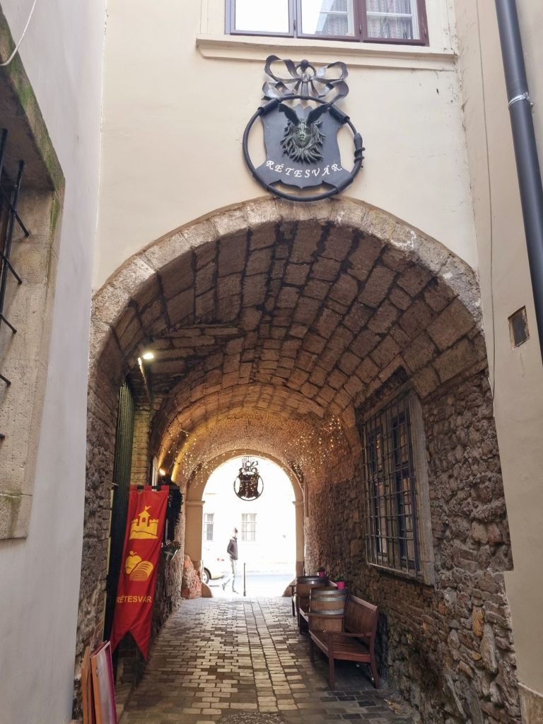 Eingang Butavari Retesvar