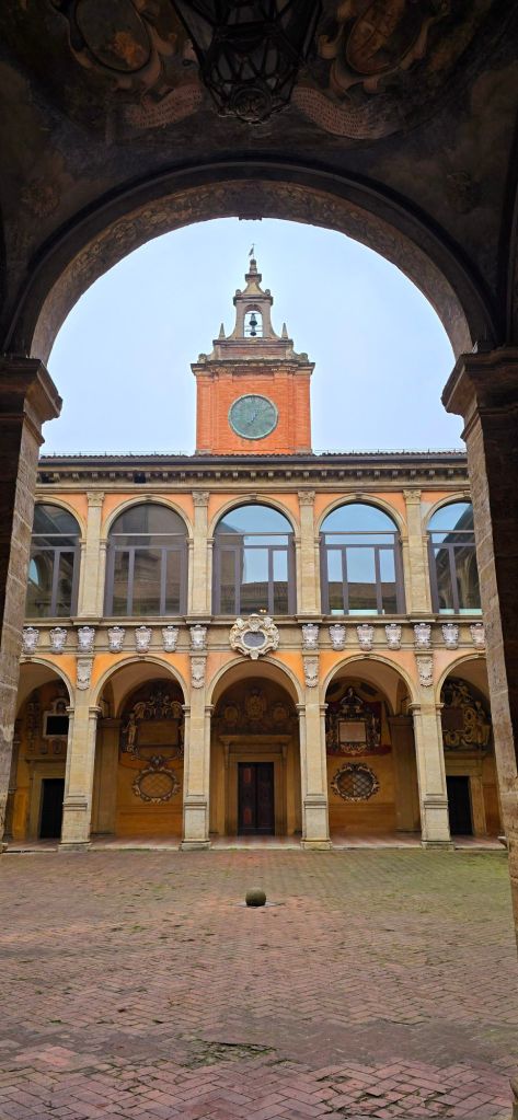 Bologna: Palazzo dell' Archiginnasio