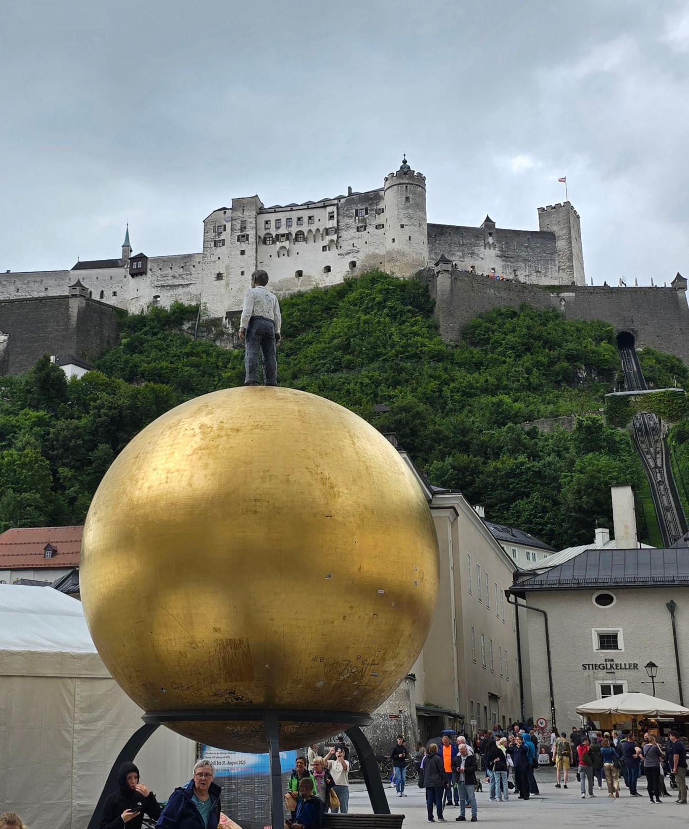 Salzburg - "Sphaera" und Hohensalzburg