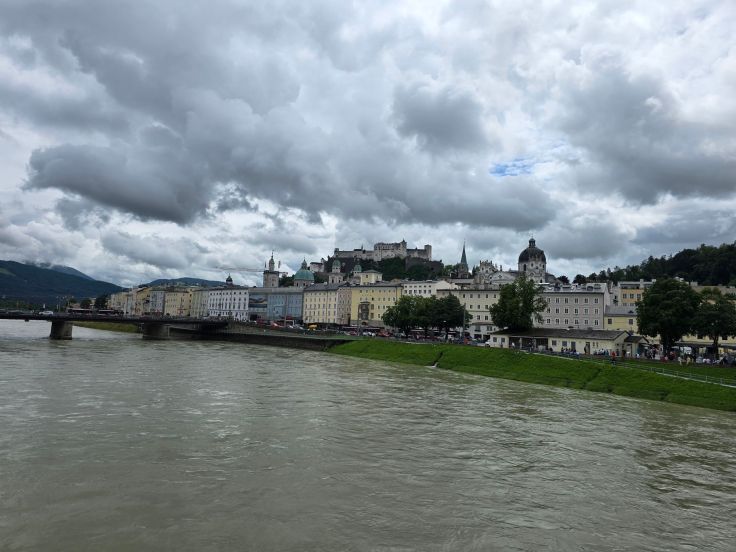 Salzburg - Salzach mit Altstadt
