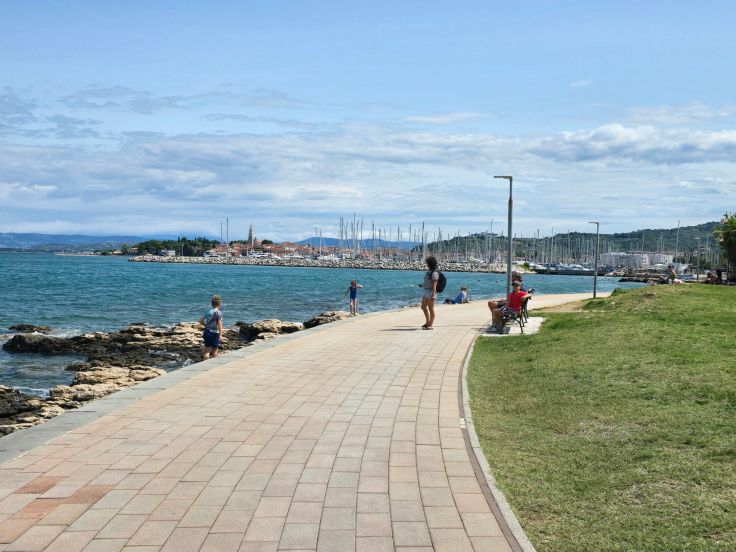 Hafenstädtchen Izola: Uferpromenade