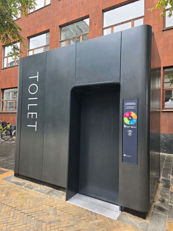 Überall öffentliche Gratis-Toiletten