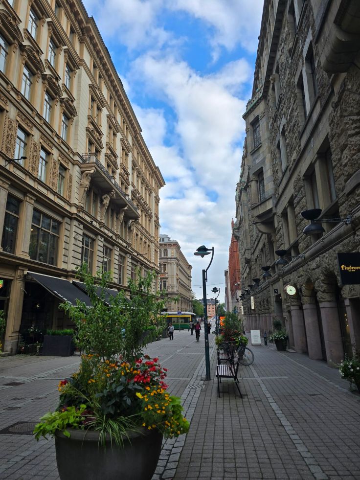 Helsinki: Einkaufsstraße Mikonkatu