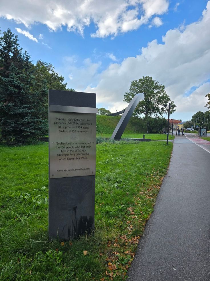 Broken Line Denkmal 